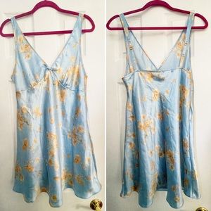 JONES NEW YORK Floral Sky Blue and Cream Chemise Nightgown Medium/Large